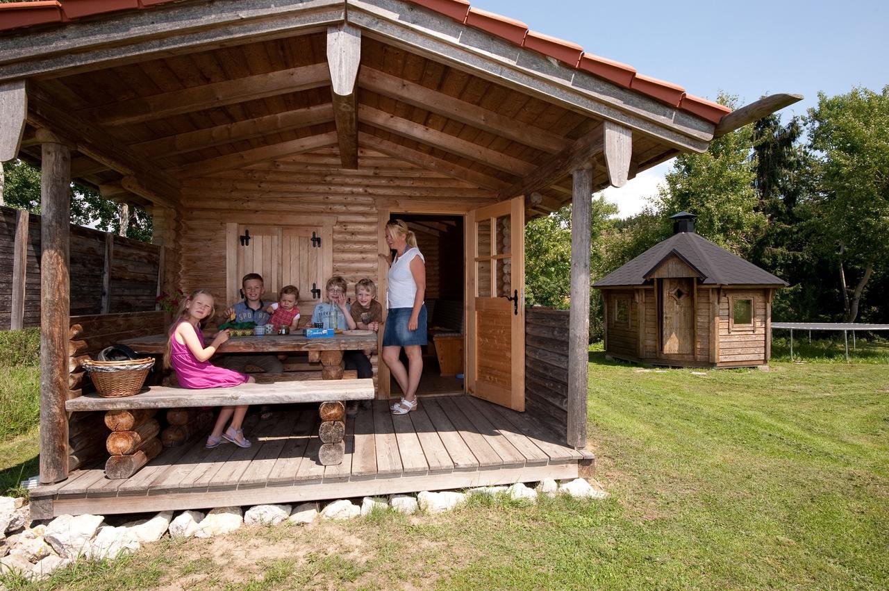 Stadler Hof Aparthotel Großgundertshausen Стая снимка